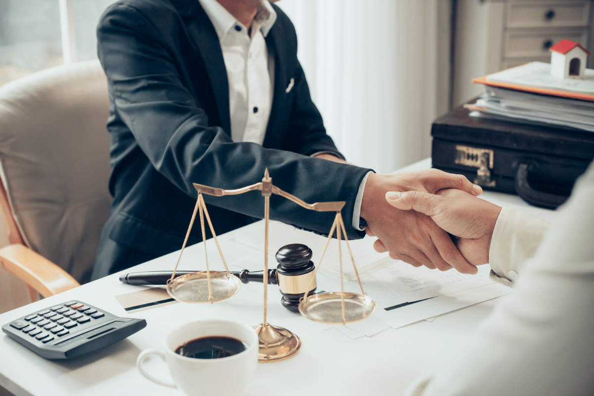 How Much Does A Lawyer Cost (Rates Breakdown, Negotiation Tips And Hourly Fees)